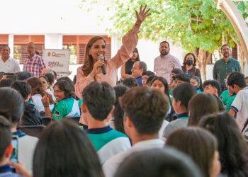 Mara Lezama trabaja por mejores condiciones para que la juventud se prepare mejor