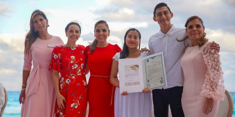 Mara Lezama atestiguó la unión de 402 parejas en Playa Marlín