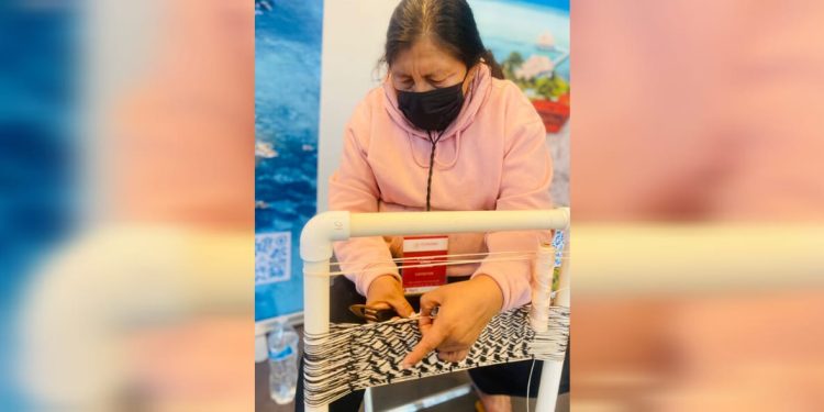 Destaca mujer artesana urdidora de hamacas en Punto México: SEDETUR