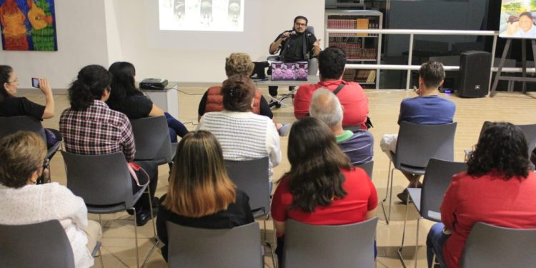 Presentan el libro “Piedras de sangre” de Adrián Martínez