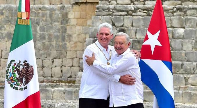 AMLO entrega a Miguel Díaz-Canel la Orden Mexicana del Águila Azteca