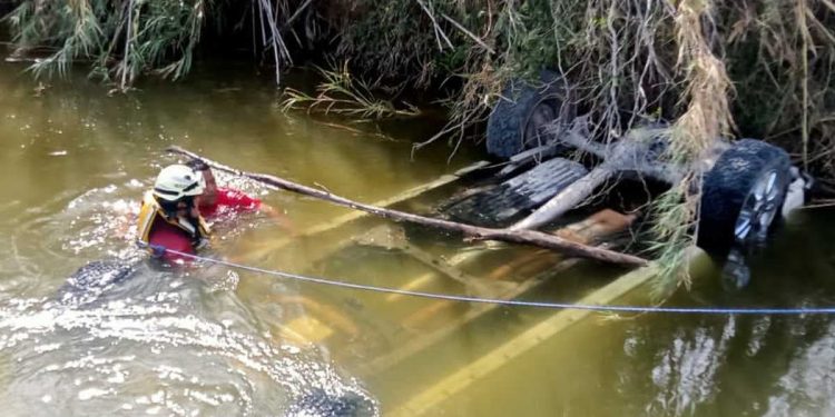 Al menos 14 muertos en un río de Nuevo León tras volcadura de vehículo