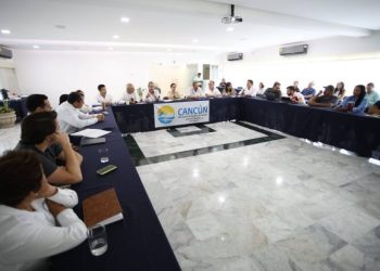 Dialogan autoridades con ambientalistas sobre proyecto puente vehicular Nichupté