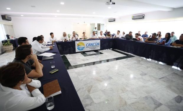 Dialogan autoridades con ambientalistas sobre proyecto puente vehicular Nichupté