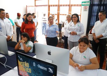 Entregan computadoras en CECyTE Chetumal