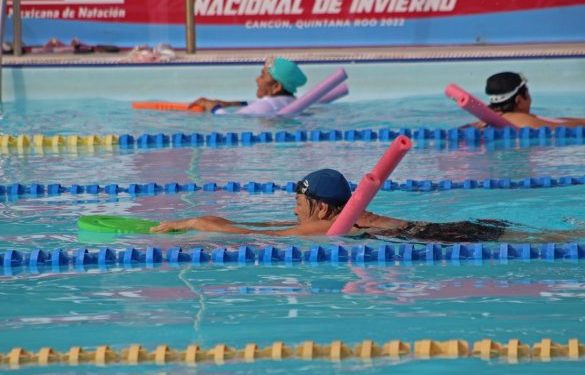 COJUDEQ promueve la natación para adultos mayores
