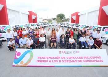DIF Quintana Roo entrega en comodato vehículos inclusivos a los 11 DIF municipales