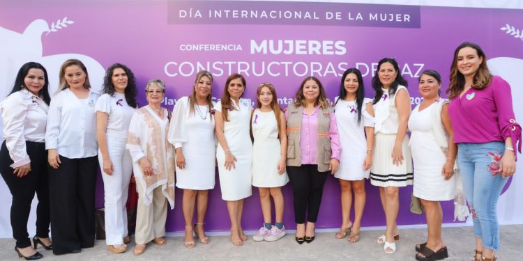 Realizan conferencia “Mujeres Constructoras de la Paz”