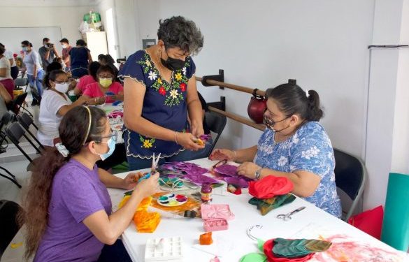 La FPMC empodera a las mujeres a través de “Manos Creativas”
