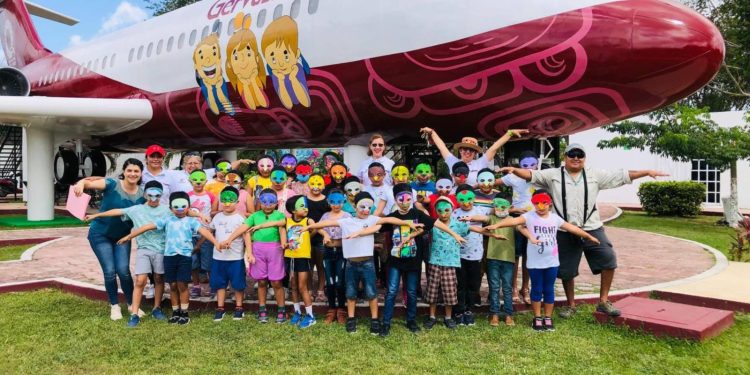 La FPMC enseña a los niños y niñas sobre la protección de las aves