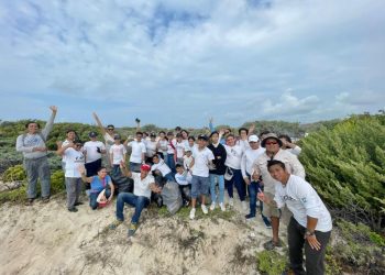 La FPMC realiza limpieza de playas en Punta Sur para concientizar a jóvenes