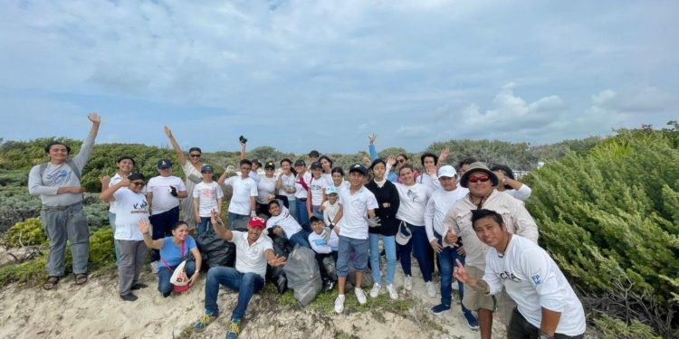 La FPMC realiza limpieza de playas en Punta Sur para concientizar a jóvenes