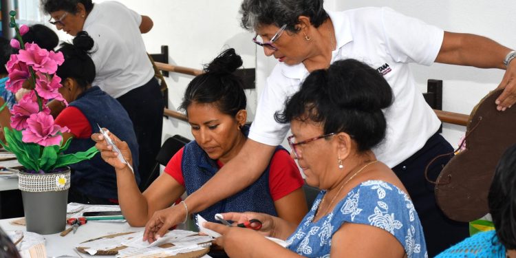 La FPMC inició el taller “Manos Creativas”