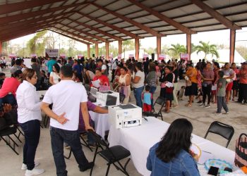 Beneficia Caravana de la SEDESO a más de dos mil personas en el sur de Quintana Roo