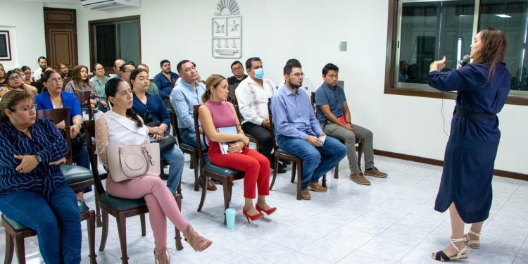 Capacitan a servidores públicos en materia de transparencia