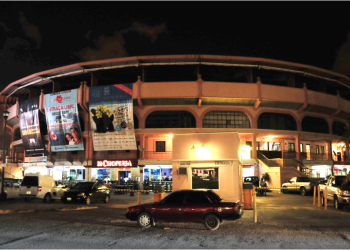 Un hombre fue asesinado de varios balazos en el estacionamiento de la Plaza de Toros en Cancún
