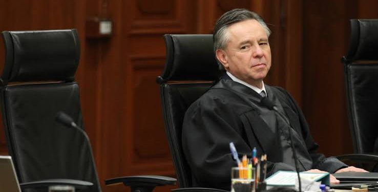 AMLO revela que Eduardo Medina Mora renunció a SCJN para no dañar la imagen