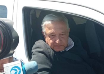 AMLO llega a Ciudad Juárez; migrantes exclaman justicia