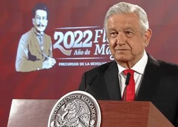 AMLO felicita a las mujeres por el #8M y recomienda manifestarse de manera pacífica, sin violencia