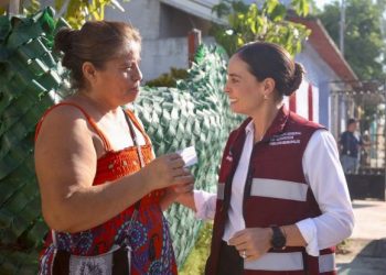 Encabeza Ana Paty Peralta dotación de servicios públicos en SM 103