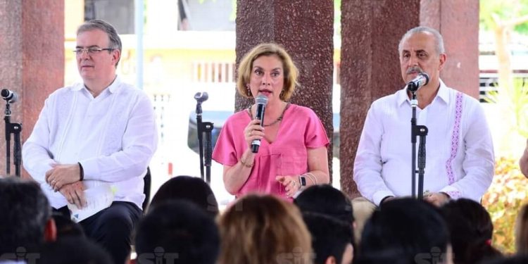 Beatriz Gutiérrez Müller se presentó en un evento público en Tabasco y dijo que nuestro presidente está muy bien