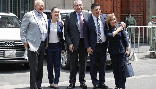 Se reúnen Gobernadores de Morena en Palacio Nacional por temas de seguridad