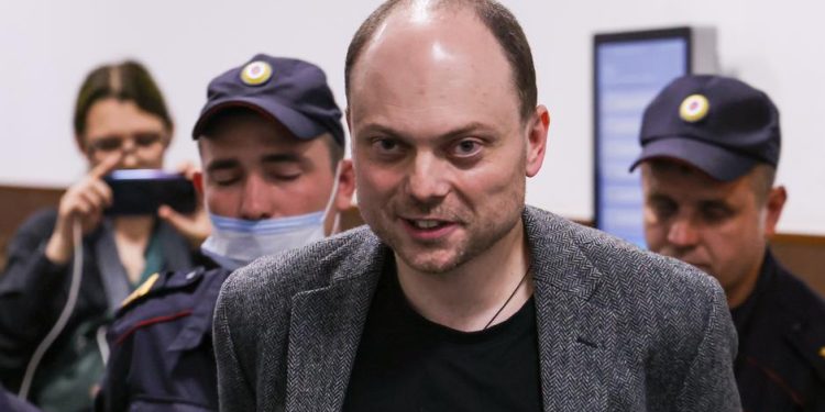 Rusia da la máxima sentencia a periodista opositor de la guerra contra Ucrania por ‘alta traición’