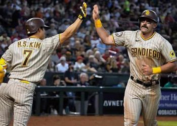 San Diego se impuso 7×5 a los D-Backs de Arizona en Chase Field y el mexicano Alek Thomas conectó jonrón en la séptima