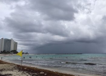 Prevén lluvias aisladas con descargas eléctricas en Quintana Roo