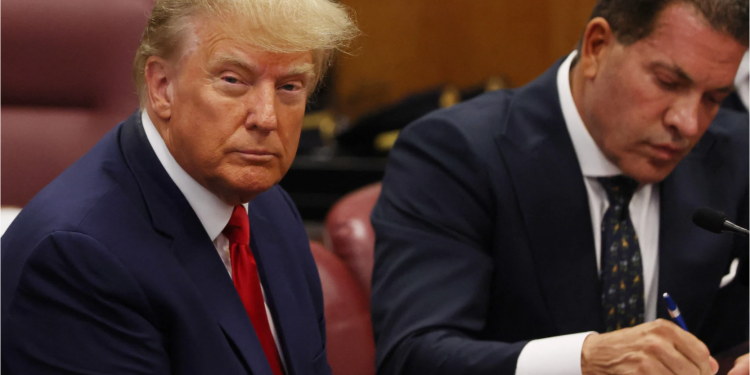 Donald Trump prometió permanecer en la carrera presidencial si es condenado por la serie de cargos de delitos graves