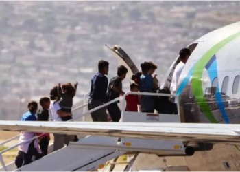 Para transportar migrantes y expulsarlos a México patrulla fronteriza de EU usa dinero de los contribuyentes