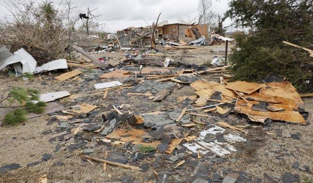 Al menos dos personas murieron debido a tormentas y tornados en Oklahoma