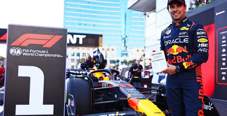 Checo Pérez gana la carrera Sprint del GP en Azerbaiyán