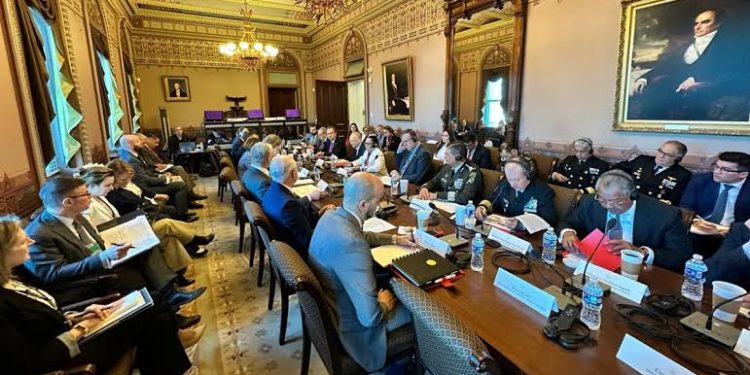 México y EU se reúnen para reducir el tráfico de fentanilo