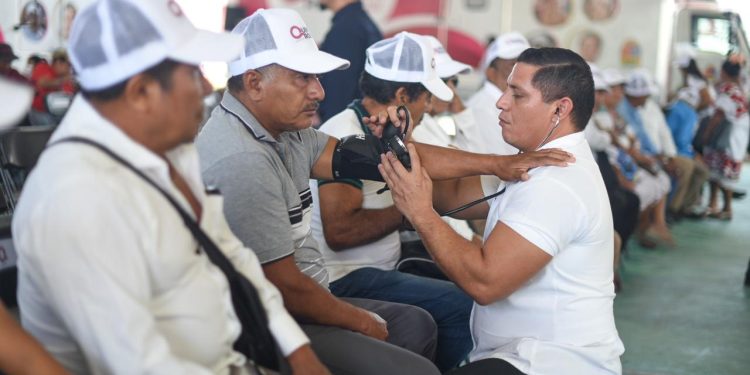 Benefician Servicios Móviles de Atención Médica “Salud para Tod@s” a miles de quintanarroenses