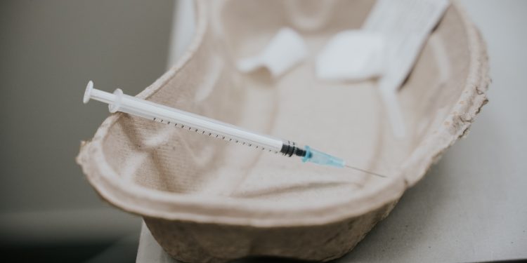 Falta de vacunación infantil por Covid, expone al mundo con más brotes epidémicos