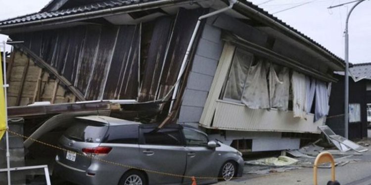 Sismo de 6.5 deja un muerto y varias viviendas destruidas en Japón