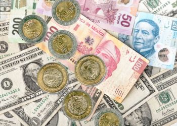 El peso continúa ganándole terreno al dólar ubicándose en 17.7967