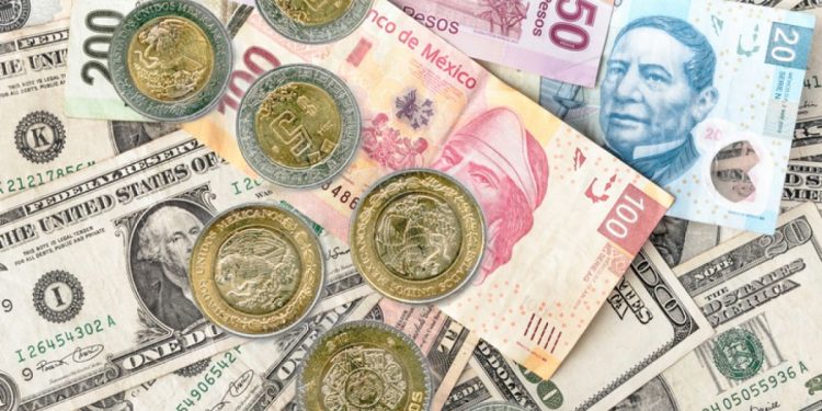 El peso continúa ganándole terreno al dólar ubicándose en 17.7967