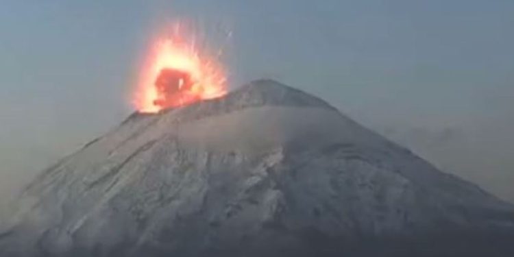 El Popocatépetl registra un incremento en su actividad con exhalaciones y caída de ceniza