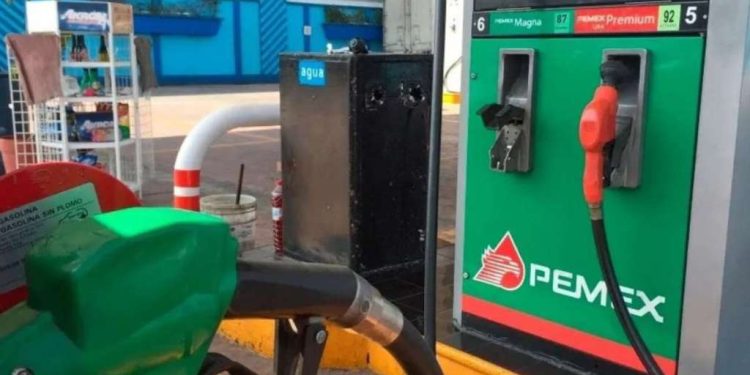 Disminuye el precio de la gasolina en México