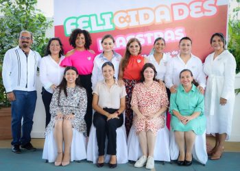 Celebra y reconoce DIF Quintana Roo la labor educativa en la entidad