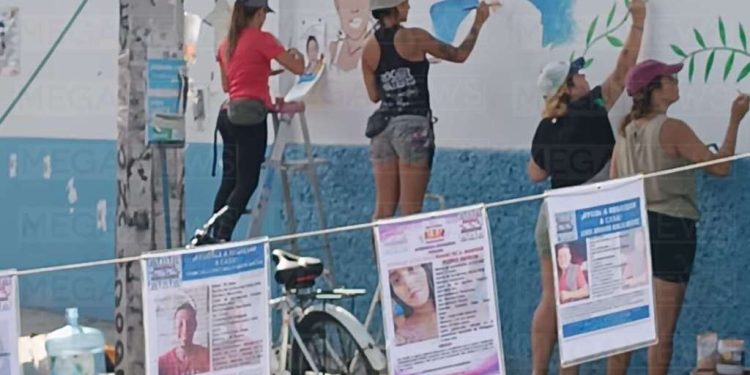 Grupo de mujeres buscadoras se manifiestan el Día de las Madres en Cancún