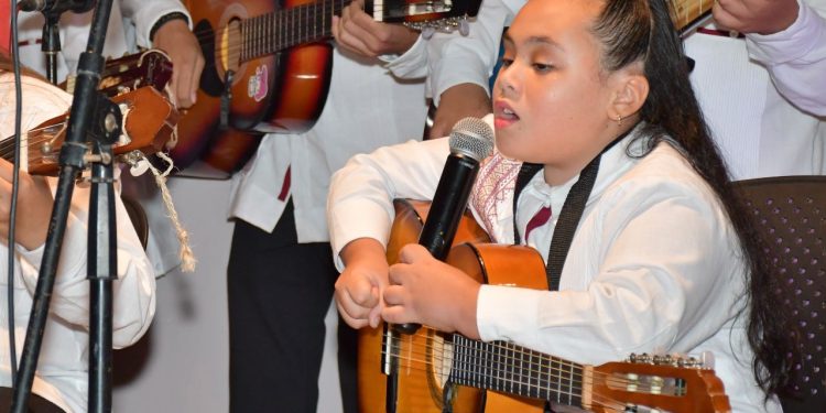 Rotundo éxito obtiene la Rondalla de la Fundación de Parques y Museos de Cozumel