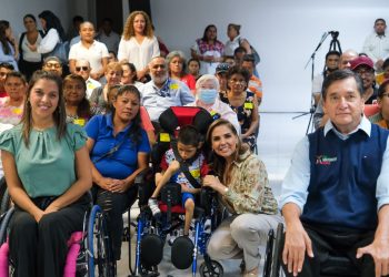 Mara Lezama entrega sillas de ruedas y apoyos funcionales