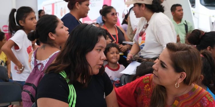 Mara Lezama lleva Salud para Tod@s a Villas Otoch Paraíso