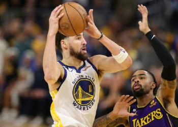 Aficionados tunden en redes a Klay Thompson por su desempeño contra los Lakers