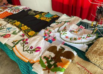 La SEDE y FONART fortalecen la actividad artesanal entre mujeres quintanarroenses