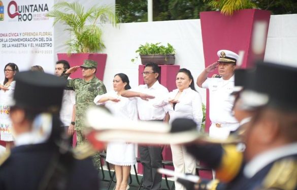 Realizan ceremonia cívica y colocan ofrenda floral en el “Monumento al Maestro”