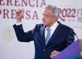AMLO crítica amparo a Philip Morris en la prohibición de vapeadores